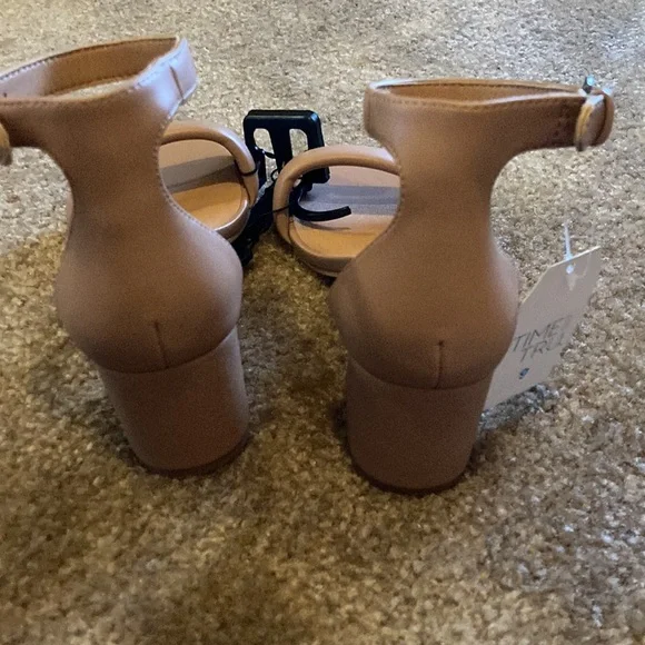 New tan heels - Picture 3 of 6
